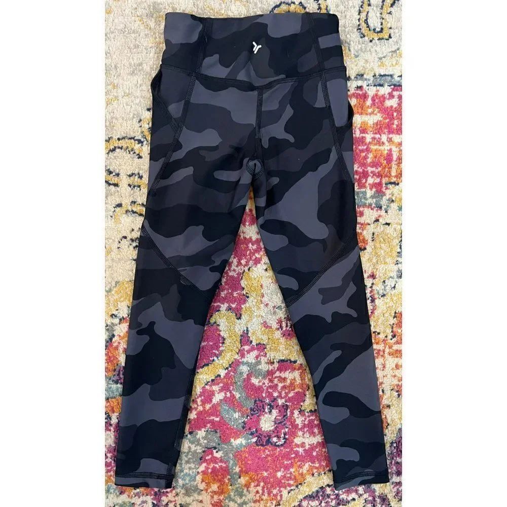 Old Navy Active Camo Leggings (XS) - Picture 2 of 2